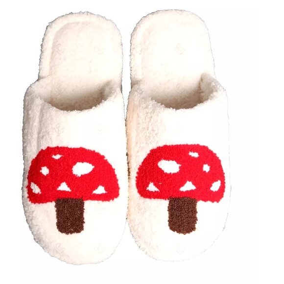 NWT Comfy Luxe Plush Slip On Cozy Luxury Slippers Embroidered Mushrooms Size M/L - Picture 1 of 3
